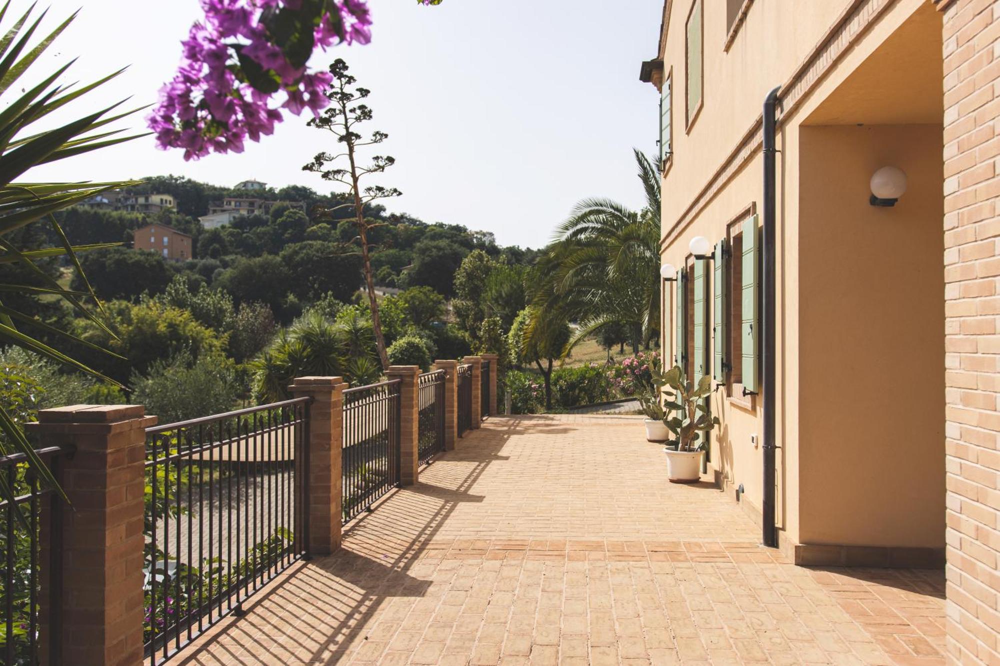 Villa Mariposa Чивитанова Марке Екстериор снимка