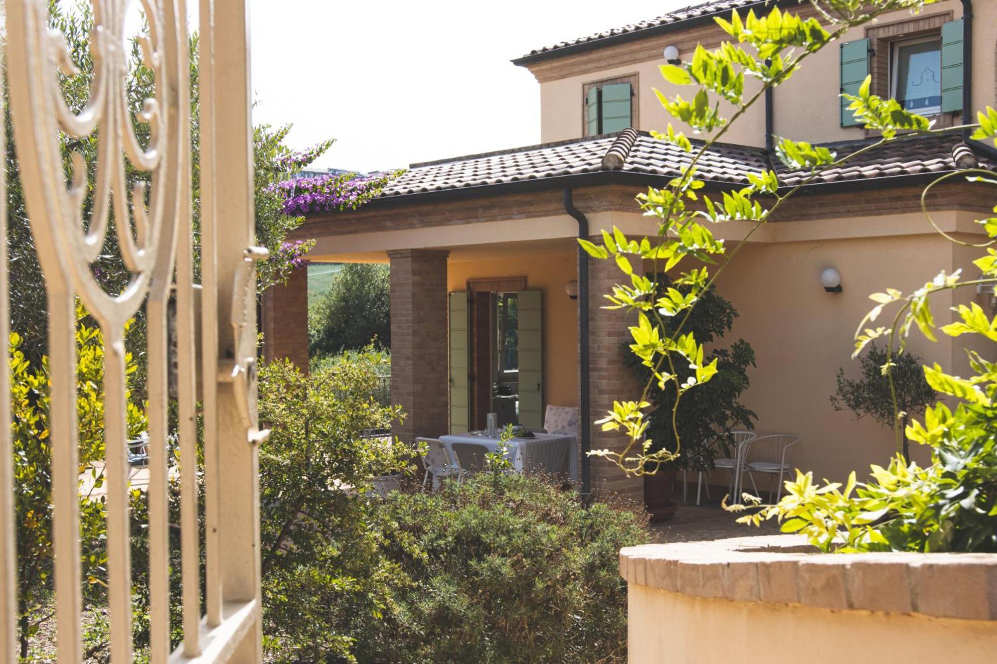 Villa Mariposa Чивитанова Марке Екстериор снимка
